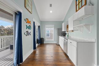 Three Master Bedrooms! Easy Beach Access! Gulf Views - 1