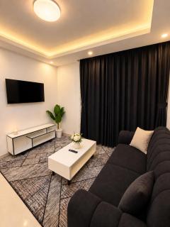 Noir Haven Two-Bedroom Apartment in Westlands with Gym & Free Parking - 0