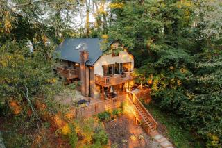Waterfront Lake Views Villa with Hot tub in Hocking Hills - 4