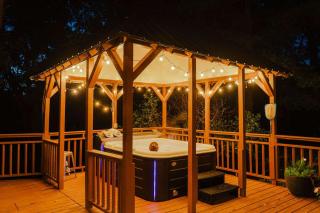 Waterfront Lake Views Villa with Hot tub in Hocking Hills - 3
