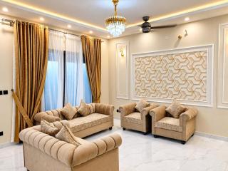 Luxury 2-Bed Family Stay Spacious & Comfortable - 2