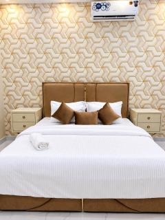 Luxury 2-Bed Family Stay Spacious & Comfortable - 6