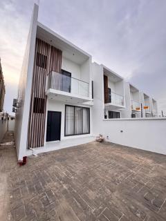 Dluxe Suites - 1