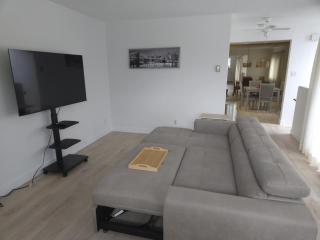 Family Friendly 2 Bedroom Townhouse with Full Kitchen in Downtown Vancouver - 8