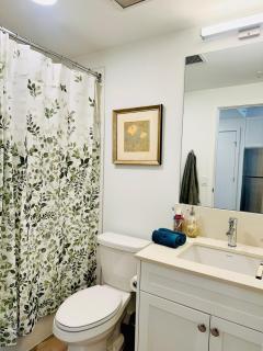 Downtown Condo, Stylish & Comfy - 5