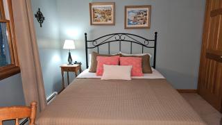 Pine & Harbor Homestay - Guest Rooms near Cape Cod & Plymouth - Wareham - 3