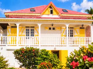 Domaine Palm Garden, Bas de villa 3 càc avec balcon et vaste jardin tropical, proche de Deshaies - 9