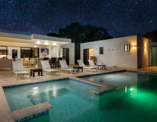 Private, 5 BR, Lg Pool Lawn, Fenced, Secluded - 9