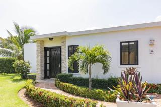 Tropical Escape 3 BR Private Pool lawn Fenced - 4