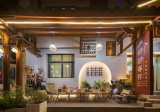 Jingjing Yunxi Weitang Homestay-3-min walk to Tianmen Mountain Cableway-Scenic ticket and itinerary customization-Free luggage storage-Near station and airport-Free Tujia and Miao costume experience - 1