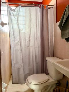 Habitación equipada con baño propio y cocineta - 5