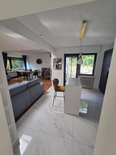Modern Style Apartament with Terrace and Balconies - 4