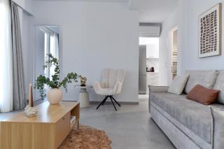 PJ Zeas Crown Penthouse - 1