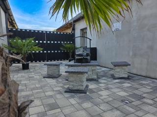Sunny Garden Apartment - 1