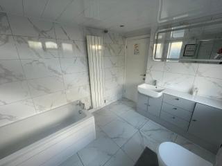 Cozy Cannock Retreat - 3 Bedroom 2 Bathroom - 9