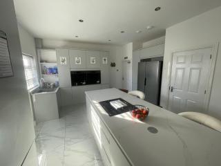 Cozy Cannock Retreat - 3 Bedroom 2 Bathroom - 7