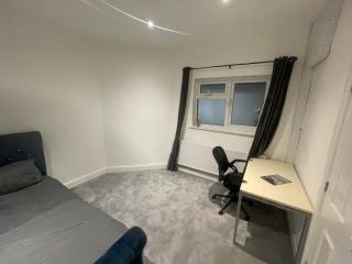 Cozy Cannock Retreat - 3 Bedroom 2 Bathroom - 5