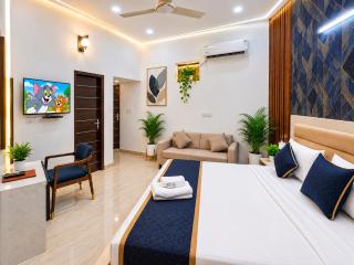 Hotel NyshaMont Suite Near Delhi Airport - Free Airport Pickup & Drop - 4