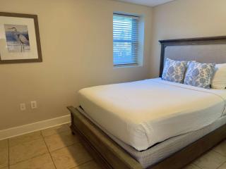 Sunny Waterscape ground-floor condo with pools hot tubs & stunning Gulf views - 1