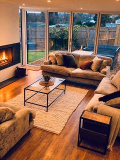 The Cuckoo's Retreat - Luxurious home with private garden & jacuzzi - 5