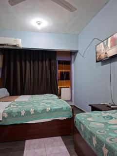 Land of Gold Hotel & Guesthouse - 4