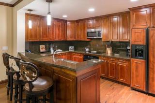Aspen Ritz-Carlton 3 Bedroom Residence With Full Service Resort Amenities And True Ski In, Ski Out Access - 2