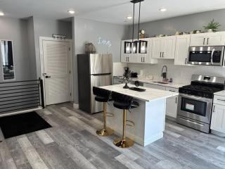 Experience Philadelphia 3-bedroom apartment oasis - 0