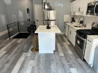 Experience Philadelphia 3-bedroom apartment oasis - 9