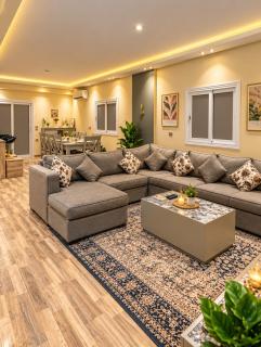 Spacious 4BR Home with Private Patio in Banafseg - 8