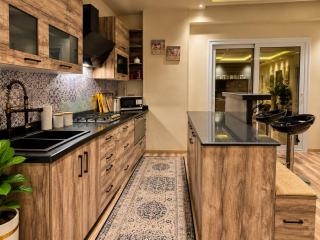 Spacious 4BR Home with Private Patio in Banafseg - 4