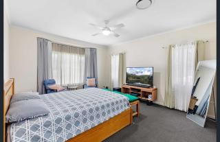 Spacious 6BR Beerwah Home&Pet Friendly - 4