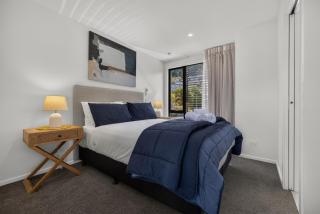 3 Bathrooms, Air Con Throughout, 10m Walk To Town - 7
