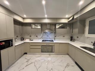 Spacious and luxurious 4-bedroom apartment in a prime location in Mohandeseen - 2