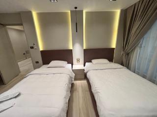 Spacious and luxurious 4-bedroom apartment in a prime location in Mohandeseen - 5