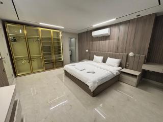 Spacious and luxurious 4-bedroom apartment in a prime location in Mohandeseen - 6