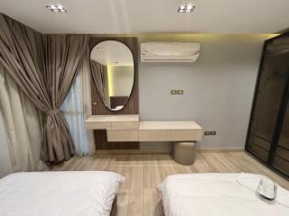 Spacious and luxurious 4-bedroom apartment in a prime location in Mohandeseen - 3