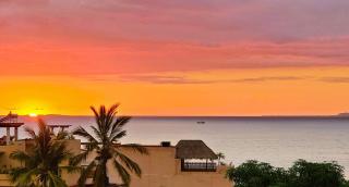 Ivan's Bella Vista Top-Floor 2BR, Ocean Views, Heated Pool, Walk to Malecón - 5