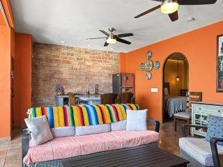 Ivan's Bella Vista Top-Floor 2BR, Ocean Views, Heated Pool, Walk to Malecón - 2