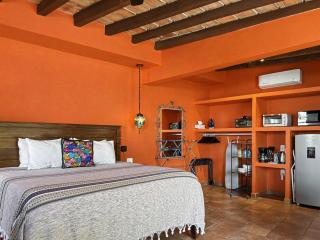 Jonathan's Lugar Cozy Studio, Artisan Tiles, Heated Pool, Walk to Malecón - 4