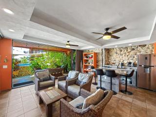 Las Brisas Main-Level 3BR, Private Terrace, Heated Pool, Walk to Malecón - 4