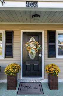 Stylish Cleveland Getaway Near Airport - 6