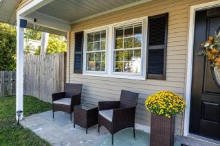 Stylish Cleveland Getaway Near Airport - 7