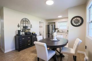 Stylish Cleveland Getaway Near Airport - 4