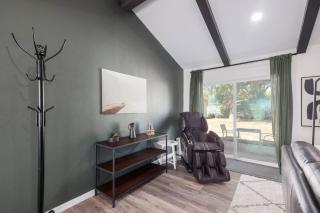 3BR Retreat in Austin with Massage chair and Firepit - 1
