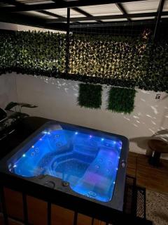 Nubari Private Apartment with Jacuzzi - 6