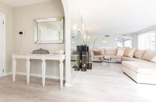 Stunning Penthouse with Skyline View of NYC Parking & Fireplace - 4