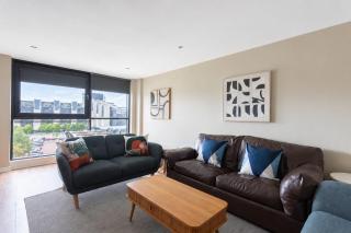Spacious City Flat with Free Parking next to SEC Hydro - 0