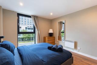 Spacious City Flat with Free Parking next to SEC Hydro - 9