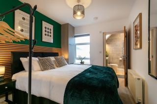 Entire One Bed Flat close to Station, Short and Long Stays, Free Parking - 0