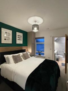Entire One Bed Flat close to Station, Short and Long Stays, Free Parking - 9